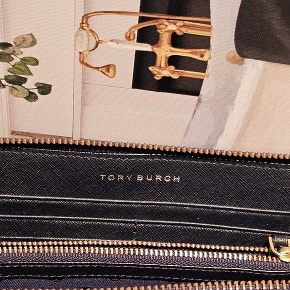 Tory Burch Robinson Saffiano  Leather Zipper Continental  Wallet - Picture 7 of 17